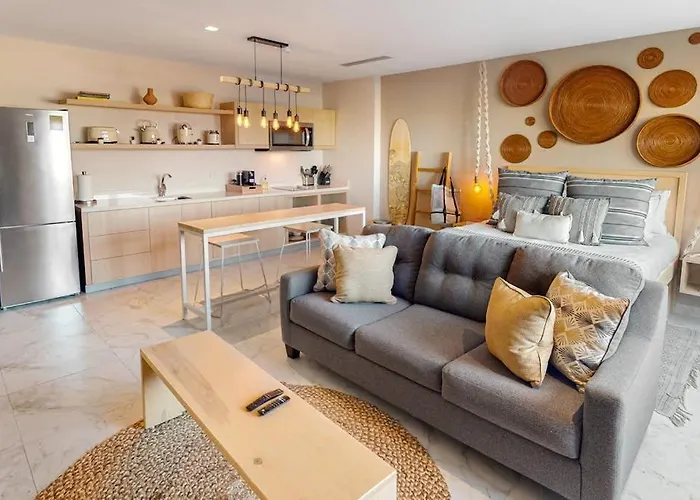 Cozy Downtown With Rooftop Pool & Arch/ocean Views Holiday home
