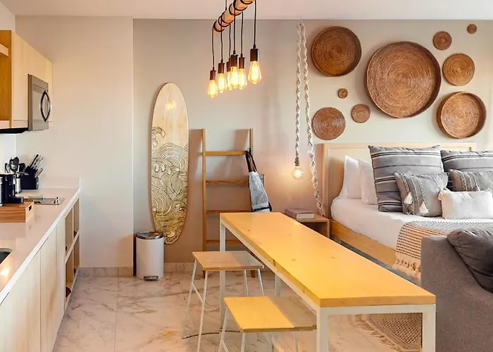 Holiday home Cozy Downtown With Rooftop Pool & Arch/ocean Views