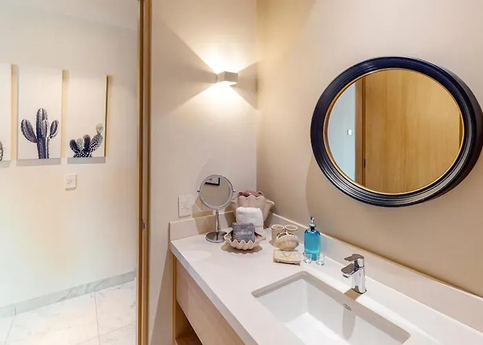 Holiday home Cozy Downtown With Rooftop Pool & Arch/ocean Views *