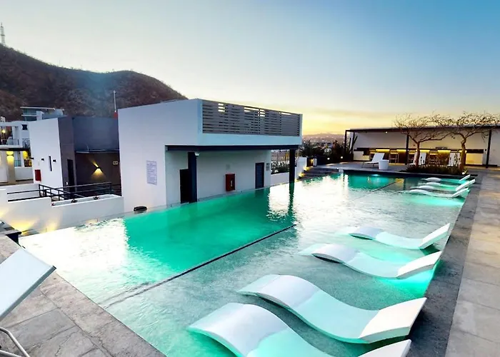 Cozy Downtown With Rooftop Pool & Arch/ocean Views Holiday home