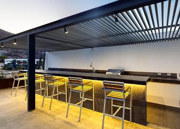 Cozy Downtown With Rooftop Pool & Arch/ocean Views Holiday home